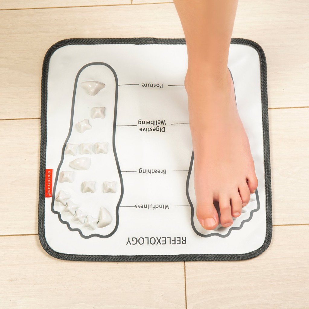 0252F8252F3252Ff252F083f90b413e20d1e43137f3df7f98a4cb6e697d3_1_FOOT_MASSAGER_MAT_vrijstaand